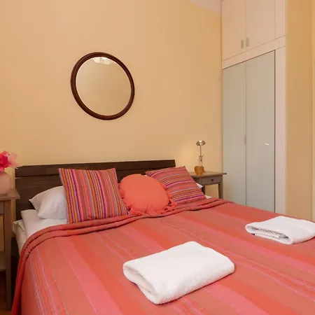 Apartment New Town Square For 5 Guests By Renters *