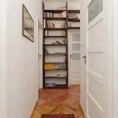 Apartman New Town Square For 5 Guests By Renters *