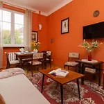 New Town Square For 5 Guests By Renters Apartman Varsó