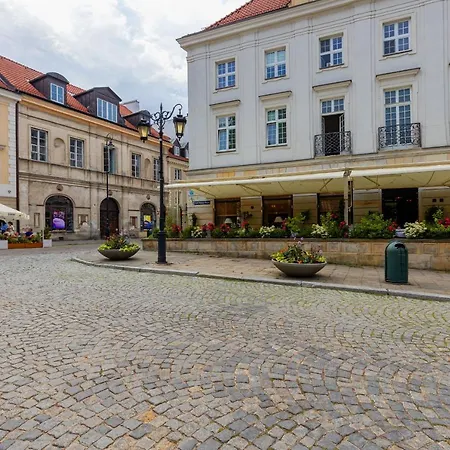 New Town Square For 5 Guests By Renters