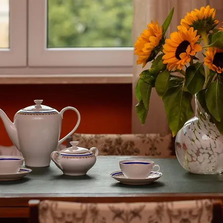 New Town Square For 5 Guests By Renters شقة *