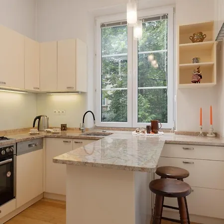 New Town Square For 5 Guests By Renters * وارسو