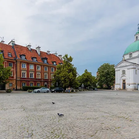 New Town Square For 5 Guests By Renters *